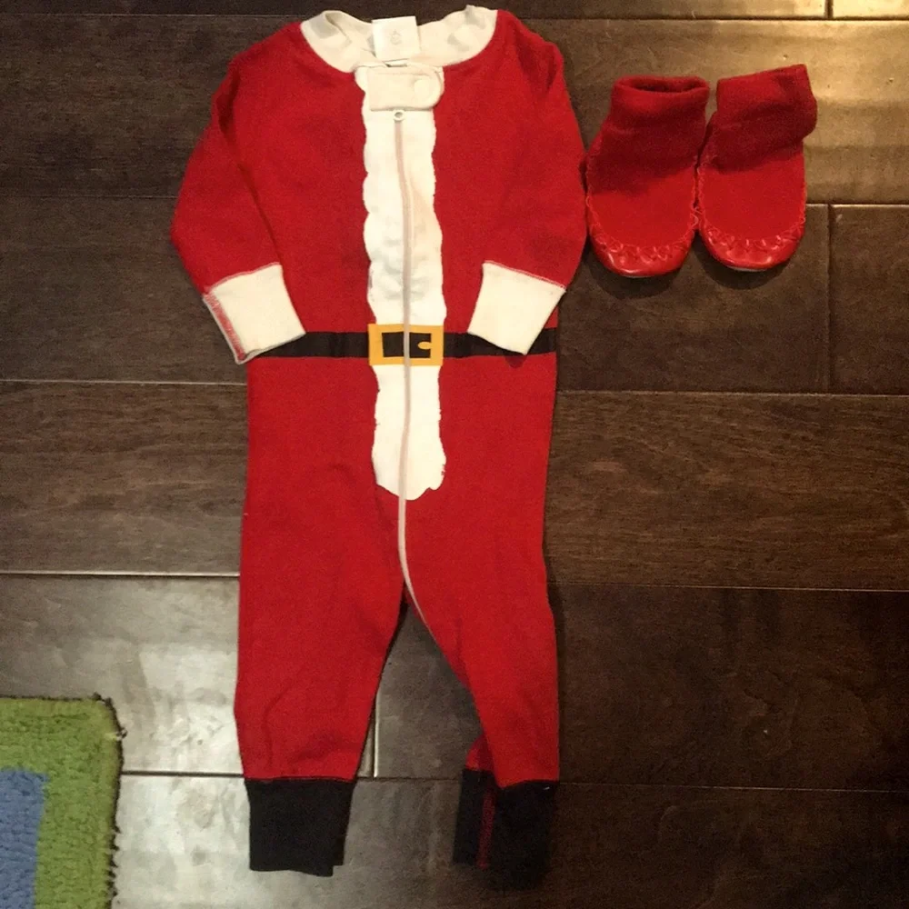 Hanna Anderson Santa jammies 60 6-9 and slippers‎
